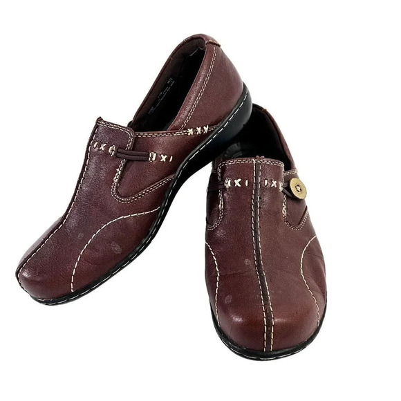 Clarks Bendables Size 7.5 M Brown Leather Loafer Slip On Upper w/ Button, 35063 - Picture 1 of 12